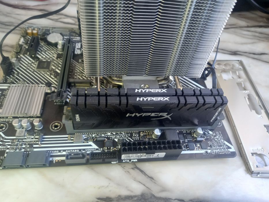 Дъно Asus H510M-R + Intel® Core i7-10700K + 16gb ddr4 Kingston 3200Mhz