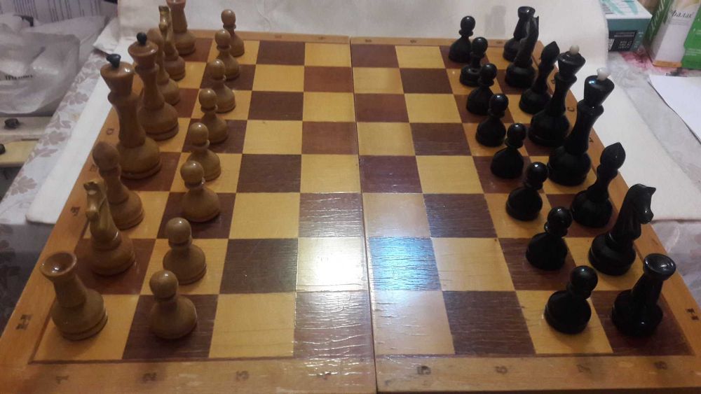 Большие деревянные  Шахматы  СССР. Размер 45 на 45 см. Состояние.