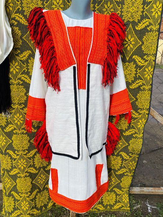 Македонска носия с кърпа по избор