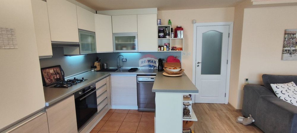 Продава се Тристаен апартамент в Варна, Левски - 100 кв.м за 2405 €/кв.м - Снимка #6