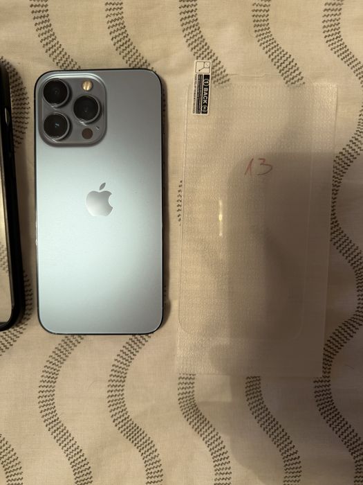 Iphone 13 pro ,с подарък протектор и розов калъф.