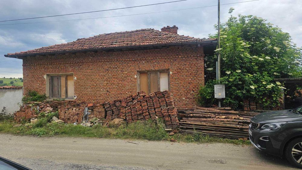 Недвижим имот - къща в село Дъбравите, обл.Пазарджик, община Белово