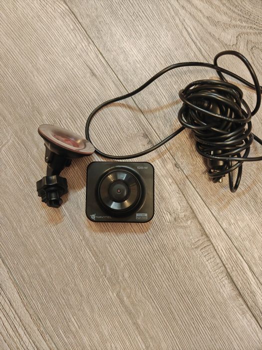 Vand camera auto Navitel  R 200