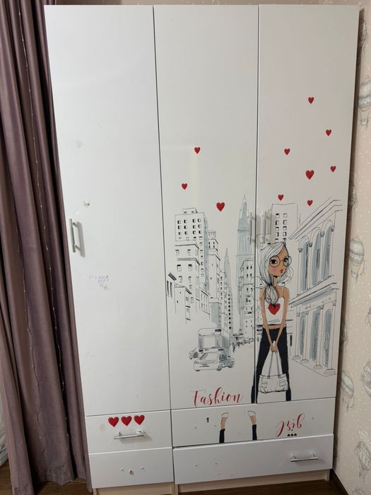 Два шкафа для одежды и вещей