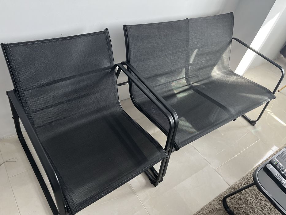 Градинска маса и столове (1 двоен и 2 единични)