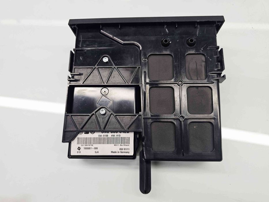 Conector auxiliar USB Volkswagen Passat B7 (362) [Fabr 2010-2014] 5N0