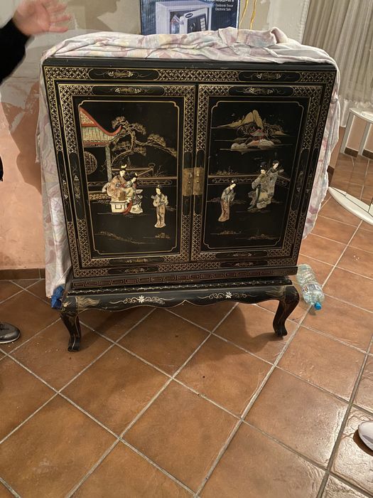 Masa,scaune,fotolii,cuiere,rulouri etc din lemn masiv (antichitati)