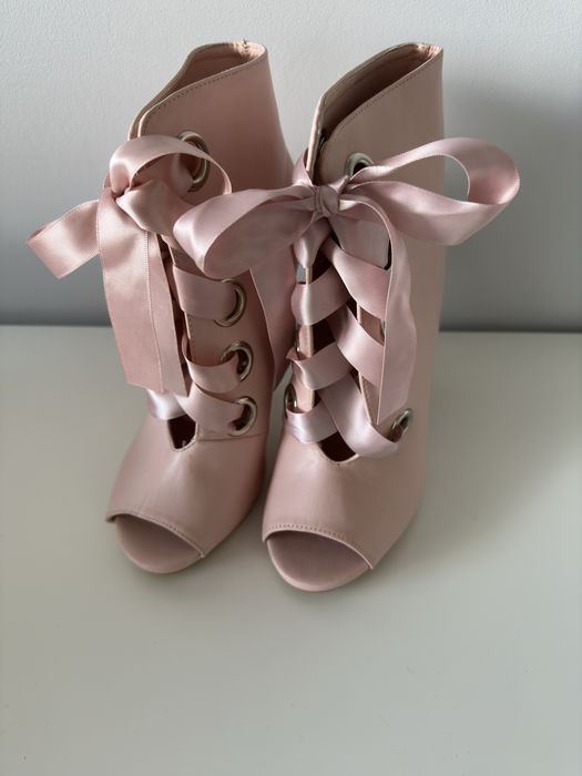 Дамски сандали с ток