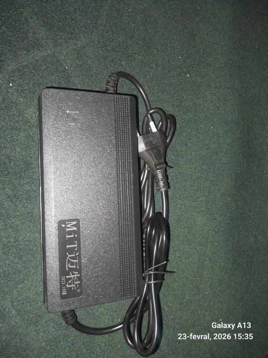 Skuter uchun zaryadnik yangi karobka