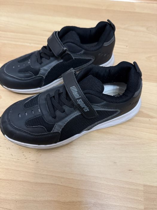 Продам детскую обувь