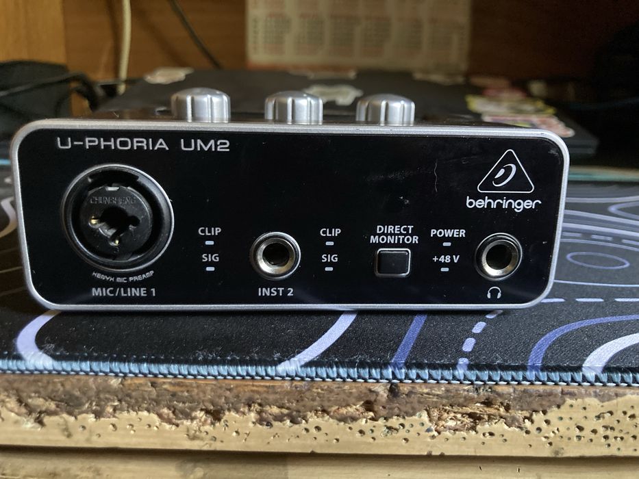 Звуковая карта behringer um2