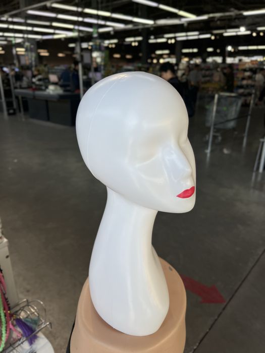 Модный монейкен голова