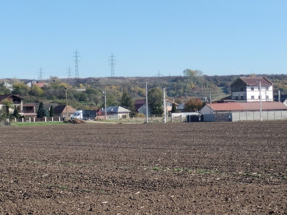 Teren intravilan de 1100 mp, la 2.5 km de Slatina loc. Proaspeți