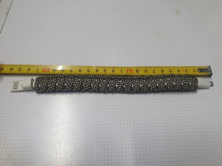 Браслет зарядка iPhone на руку