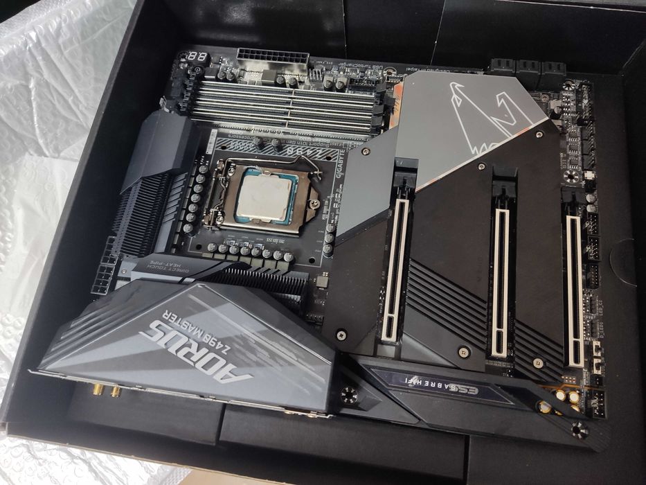 Gigabyte Z490 Aorus Master Open Box, не использовалась + i5-11400F