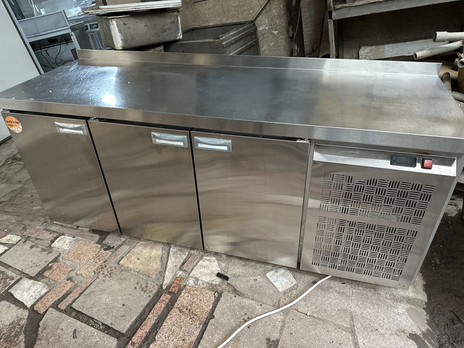 Продам столы холодильные