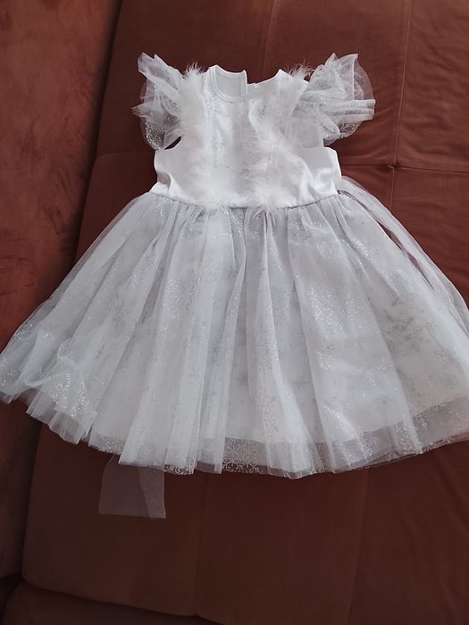 Продам платье для девочки на 5-7лет