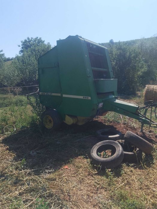 Vând balotieră John Deere
