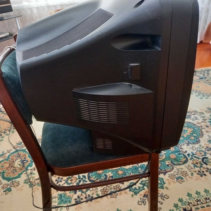 Телевизор LG в хорошем состояние