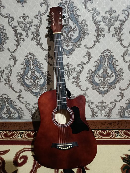 Гитара сотилади холати ало