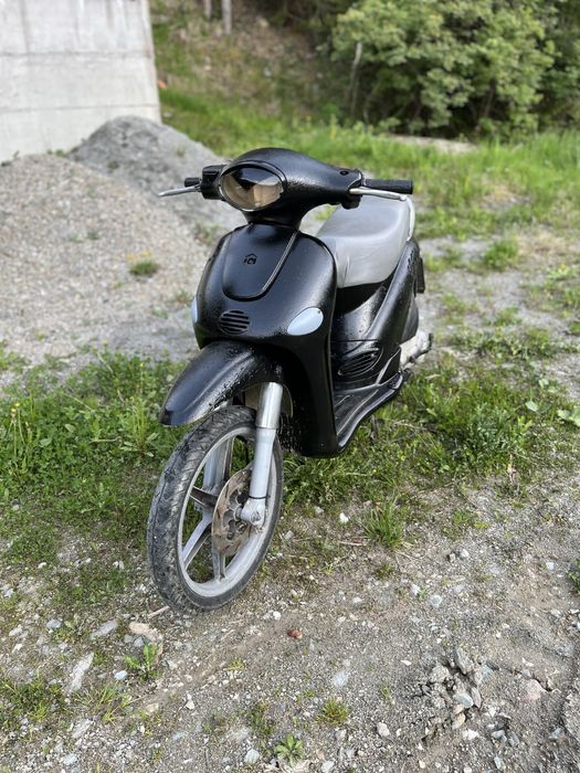 Vand sau schimb scuter piaggio liberty 125 4timpi in stare perfecta de functionare