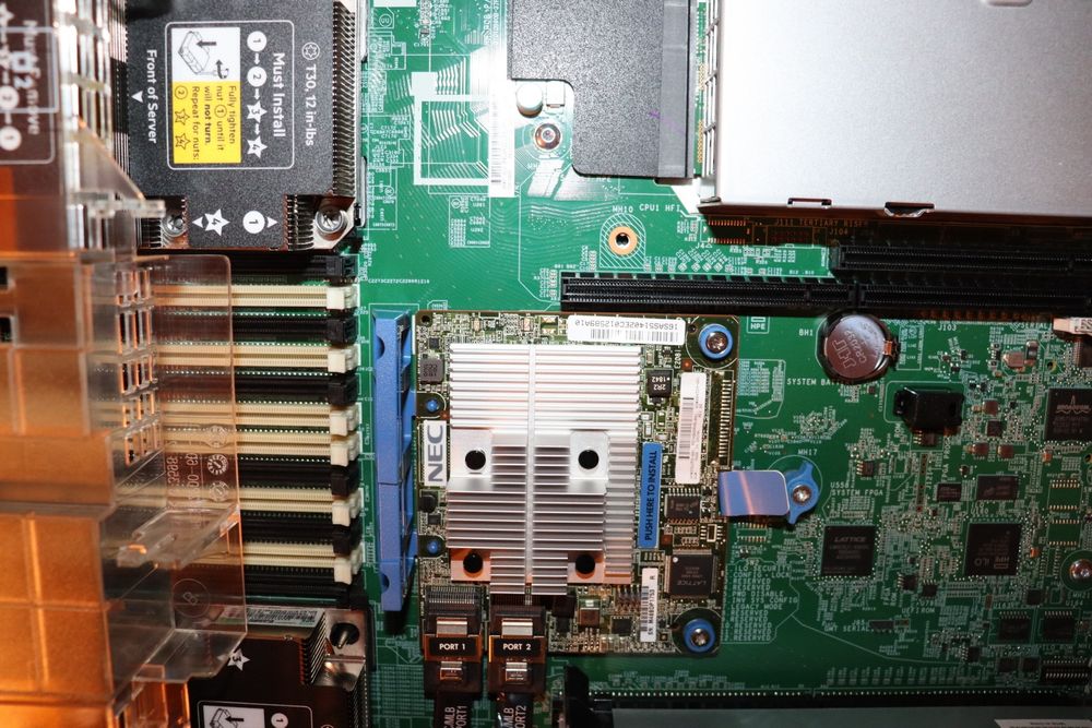 Controller Raid HPE Smart Array E208i-A SR Gen 10 12gb/s PN 8 3 6 2 5 9 - 0 0 1