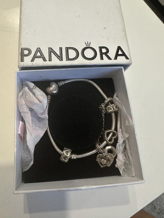 Bratara pandora