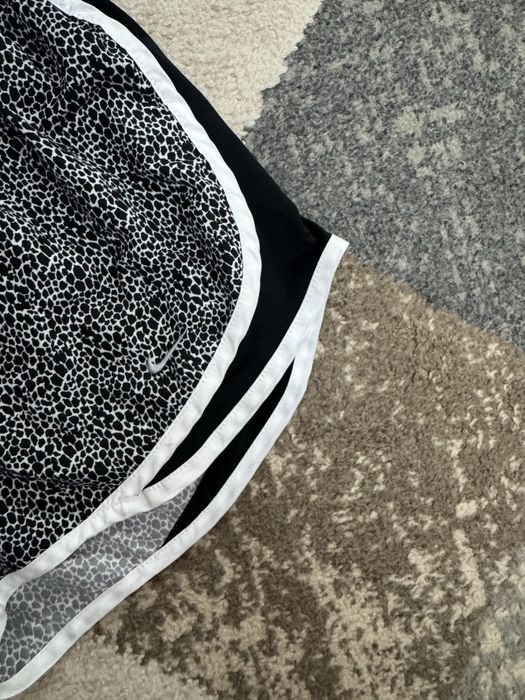Дамски къси гащи Nike