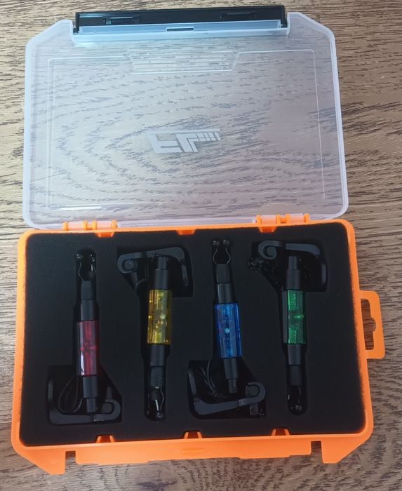 Set 4 Hangere (swinger) FL cu iluminare si Valigeta transport Jy-sw-10