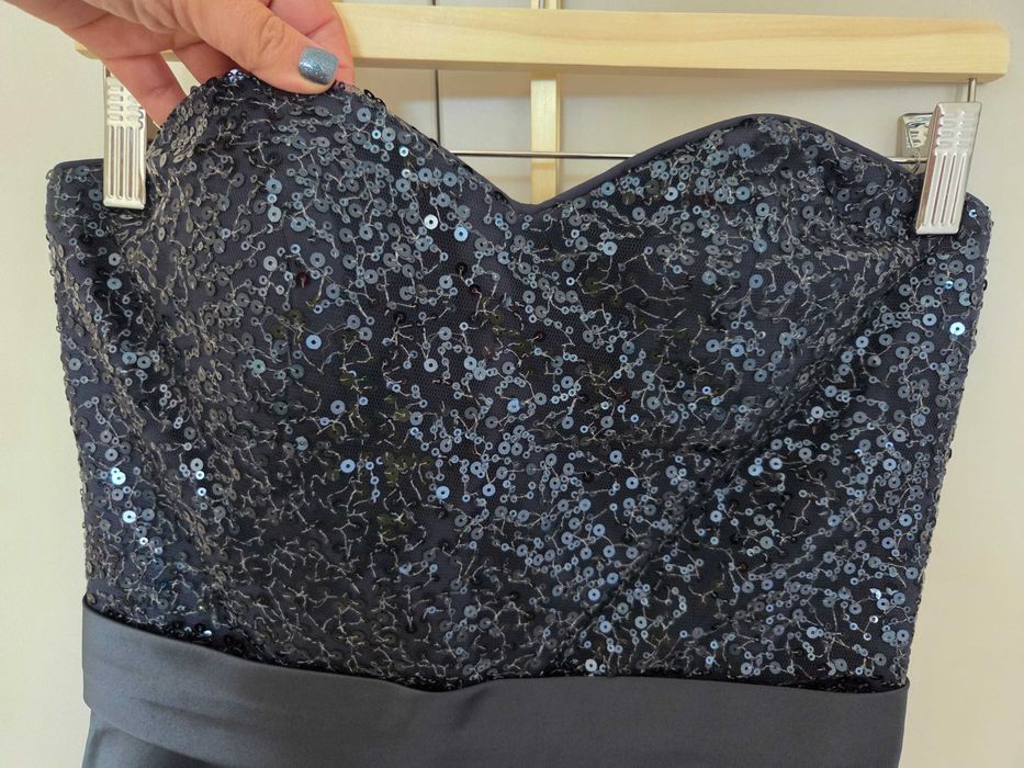 Коктейлна рокля на LAONA