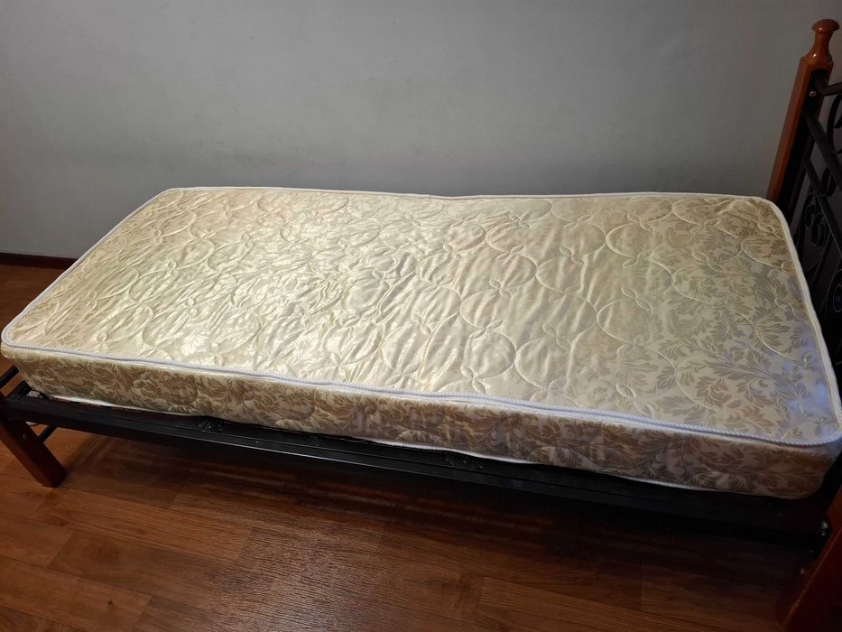 Продам почти новый матрас.