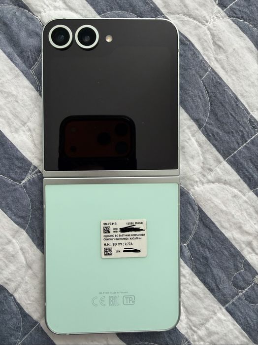 Samsung Galaxy Z Flip 6 12/256.