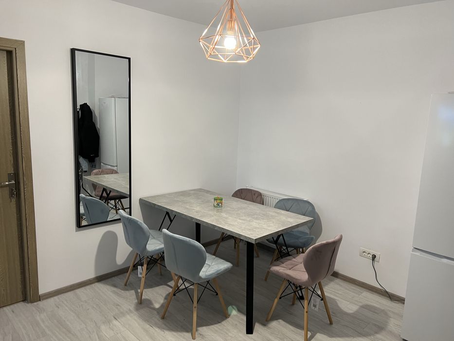 Inchiriez apartamnt 4 camere in orasul Sinaia pe termen lung