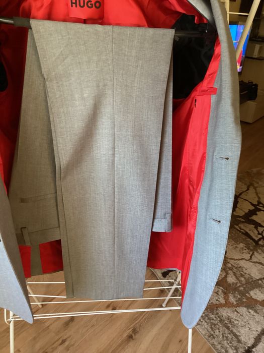 НОВ Мъжки костюм HUGO .размер 46 нов Промоция за щастлив повод