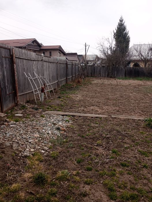 Teren intravilan, Săucești, centru.