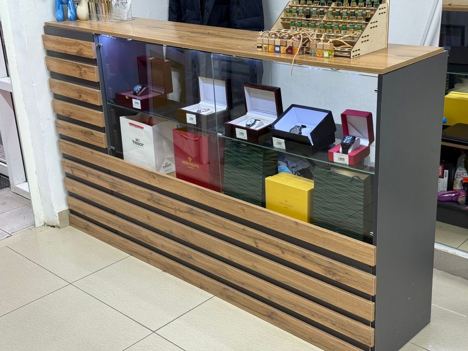 Продаю готовые стойки, лофт, рейлы, манекен, кассу для бизнеса