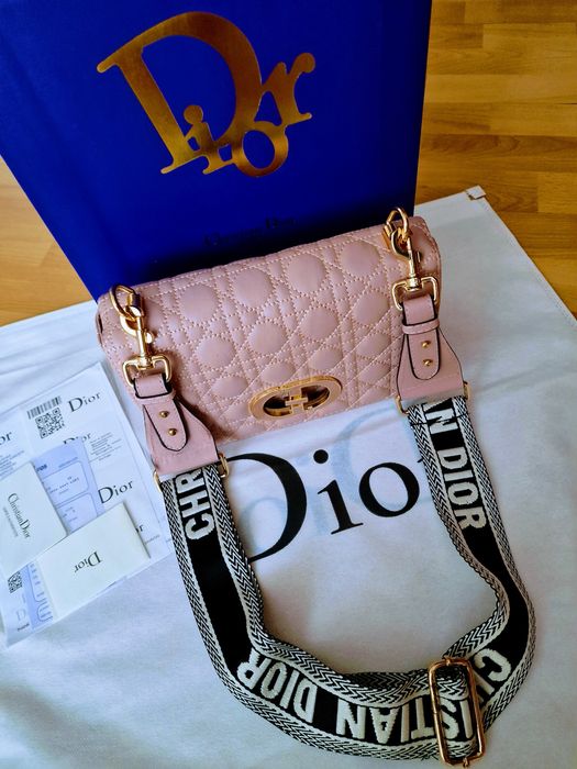 Geanta damă,model crossbody,culoare roz pudra,saculet, etichetă