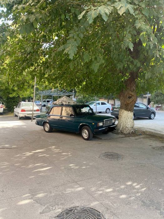 Vaz 2107 sotiladi