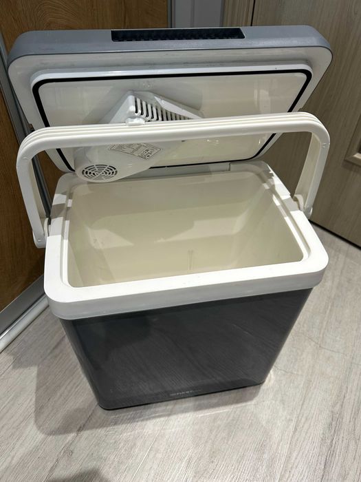 Хладилнa чанта First - , 32л, 12V-220V студено