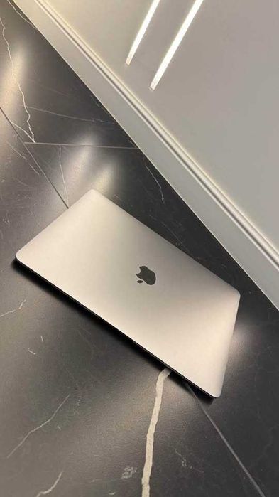 MacBook Air M1 2020 13” | 8GB RAM | Retina Baterie 91% | Stare excelentă + Husa cadou