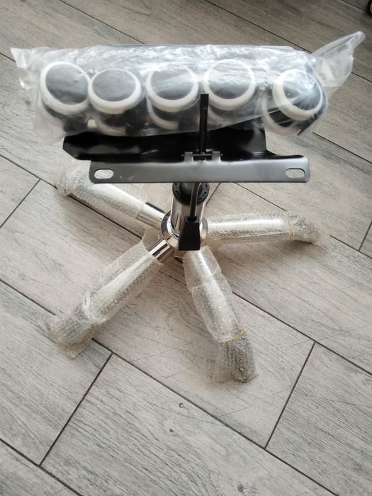 Vand scaun birou cu roti