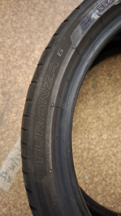 Единична лятна гума  Bridgestone 225 40 18
