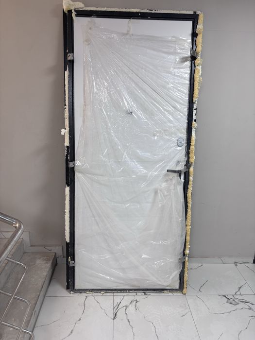 Продам входную дверь