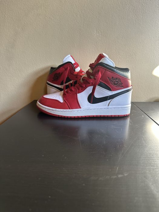 Jordan 1 mid Chicago
