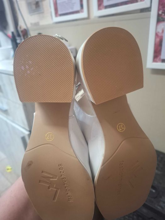 Елегантни ефектни обевки, еко лак, крем,  рр 37