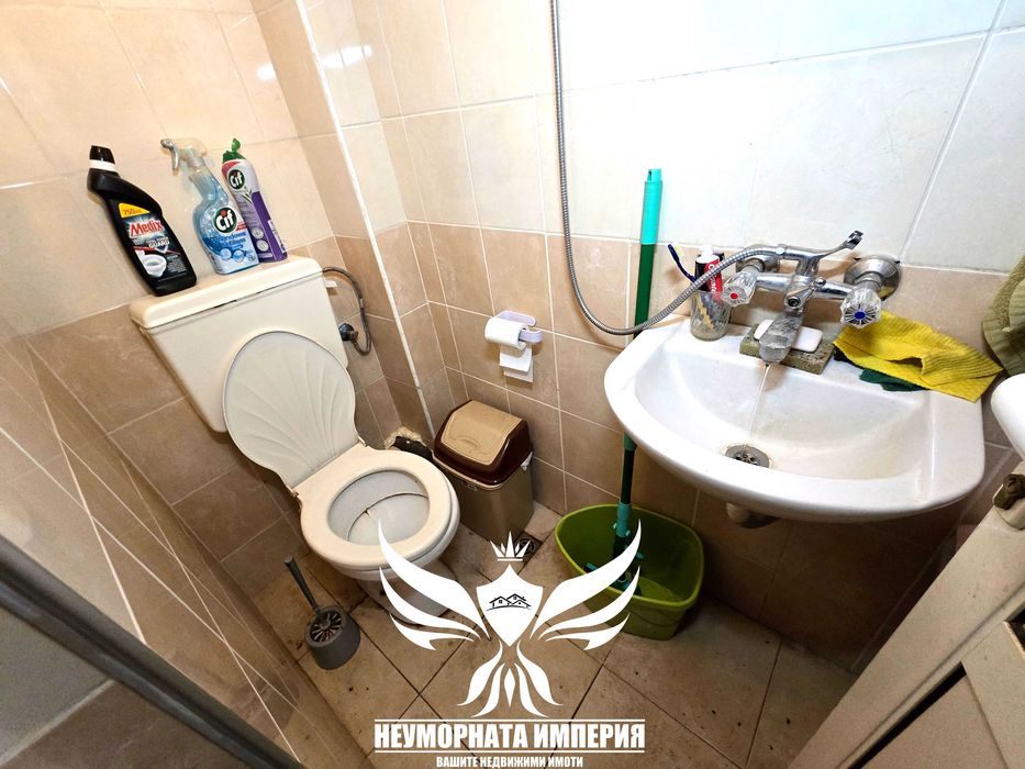 Продавам склад/селскостопански сгради 1450РЗП в имот 8700кв с.Боянци