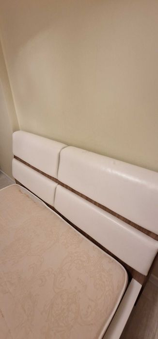 Продам спальный гарнитур