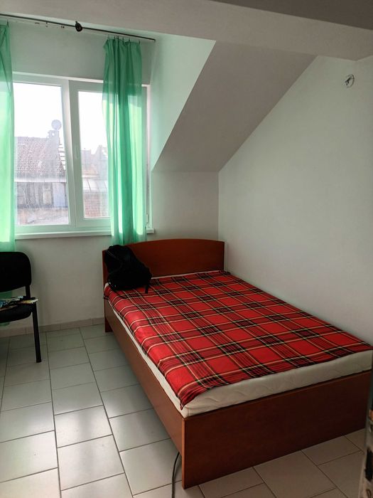 Малък 2стаен мансарден апартамент,  до центъра, за наем и нощувки