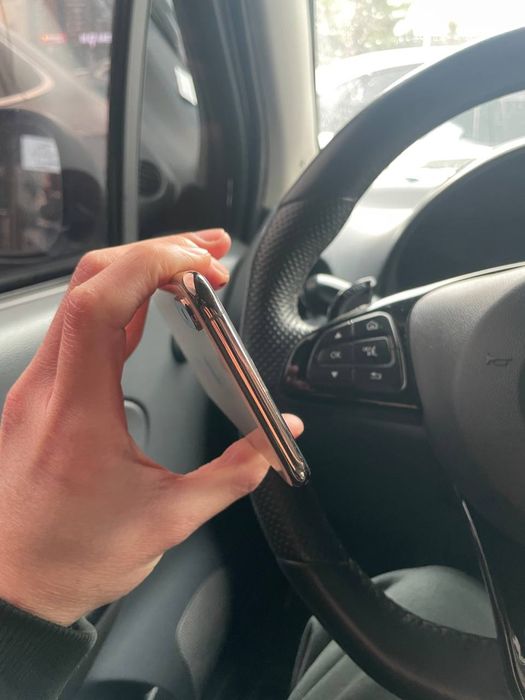 iPhone XS Max Gold aybi yo’q