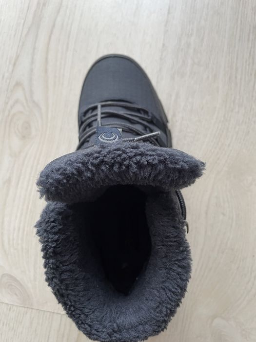 Продаю зимние ботинки